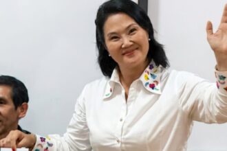 Keiko Fujimori emite su voto en San Borja durante la segunda vuelta presidencial en Perú