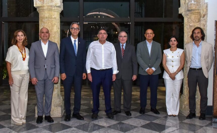 Ministros de Educación y Cultura centroamericanos visitan el Centro Cultural Taíno Casa del Cordón