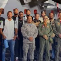 Regresan al país 12 peloteros dominicanos tras quedar varados en Venezuela