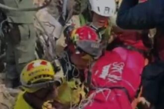 Rescatistas dominicanos participan en operativo que logró salvar a niño atrapado tras terremoto en Venezuela