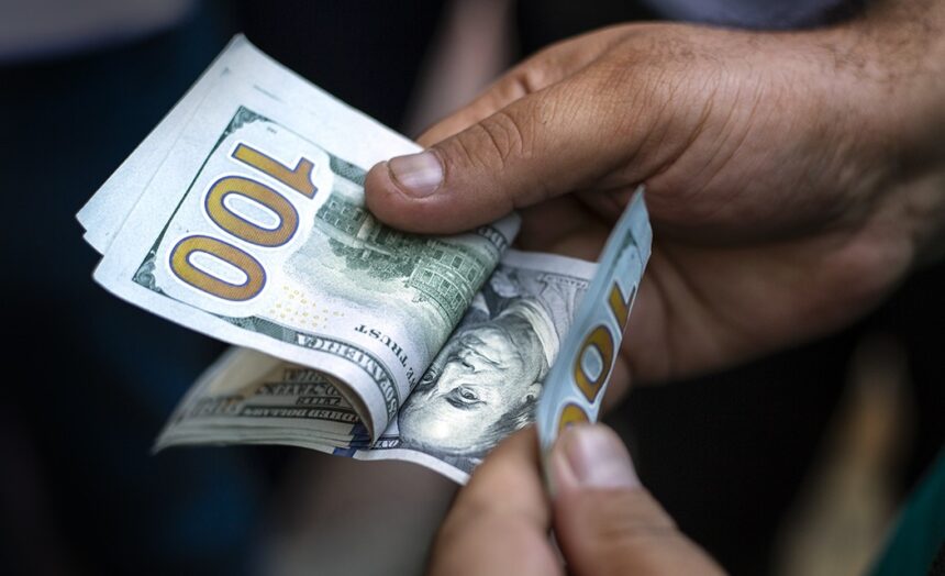 Dólar.