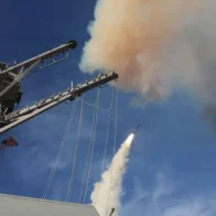 EE.UU. derriba cuatro drones iraníes y destruye radares en el estrecho de Ormuz