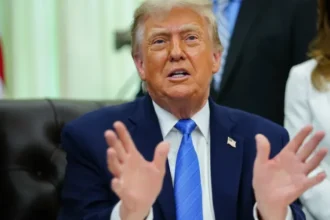 Trump ordenó la reapertura del estrecho de Ormuz y el levantamiento del bloqueo naval de EEUU tras el acuerdo con Irán