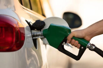 Gobierno busca congelar combustibles por tres meses si el petróleo no supera los US$95