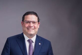 Yayo Sanz Lovatón declina sus aspiraciones y respalda proyecto presidencial de David Collado