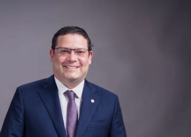Yayo Sanz Lovatón declina sus aspiraciones y respalda proyecto presidencial de David Collado