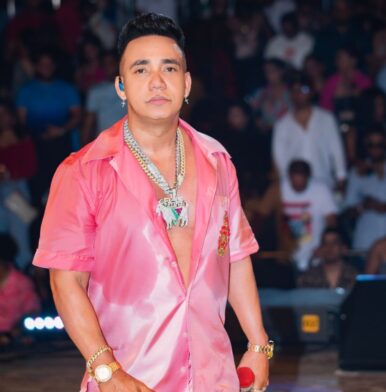 Elvis Martínez celebra el éxito de su presentación en Planeta Alofoke y agradece a Santiago Matías