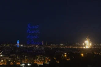El papa León XIV bendice la Torre de Jesús de la Sagrada Familia