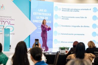 Gisel Castillo invita a empresarias a convertir su presencia digital en un modelo de negocio