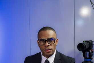 Tolentino tilda de "parásitos" a los partidos políticos por el millonario financiamiento estatal