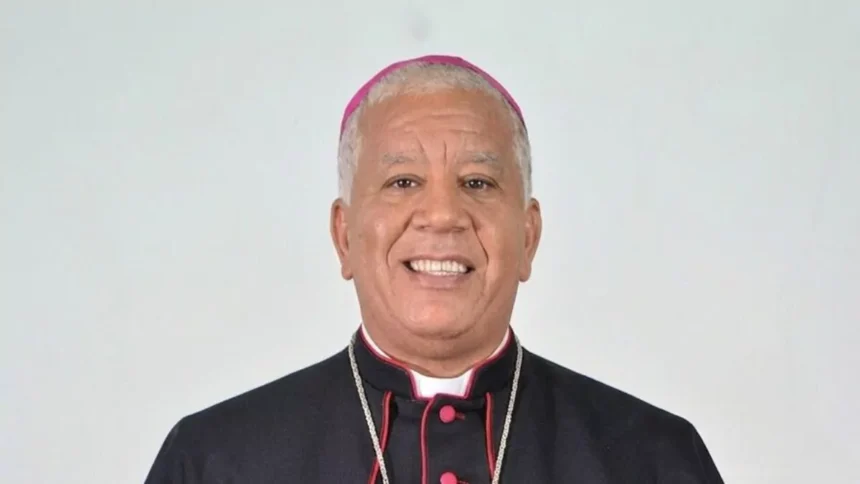 Monseñor Andrés Napoleón Romero deja Barahona y asume la Diócesis de La Vega