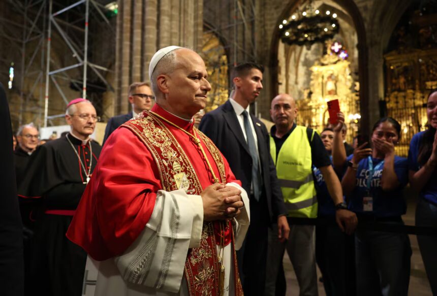 Papa León XIV llama a la unidad durante su llegada a Barcelona