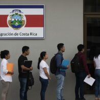 Costa Rica crea programa de residencia y empleo para migrantes de cuatro países