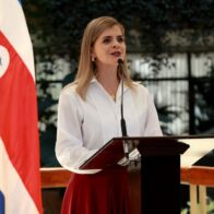 Laura Fernández: “La plata del pueblo es sagrada”