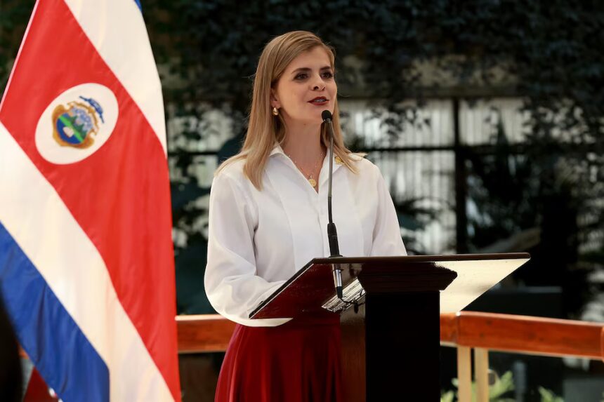 Laura Fernández: “La plata del pueblo es sagrada”