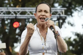 María Corina Machado asegura que el Gobierno cerró el espacio aéreo de Venezuela para impedir su entrada