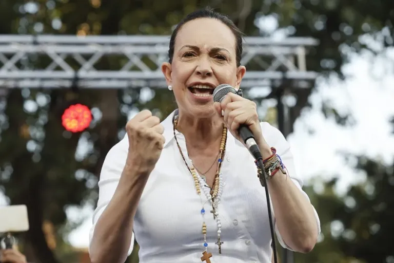 María Corina Machado asegura que el Gobierno cerró el espacio aéreo de Venezuela para impedir su entrada