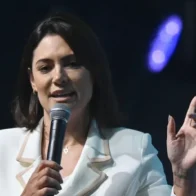 Michelle Bolsonaro renuncia a un cargo de liderazgo tras pelearse con su hijastro Flávio Bolsonaro