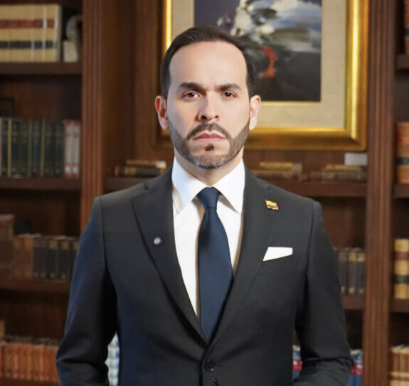 De la Espriella es proclamado presidente electo de Colombia y Cepeda liderará la oposición