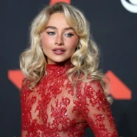 Sabrina Carpenter obtiene orden de alejamiento de cinco años contra su presunto acosador