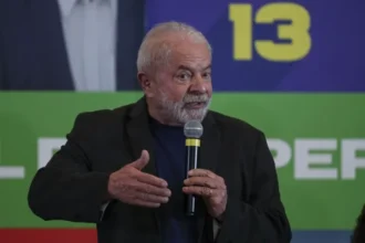 El Partido de los Trabajadores de Lula busca acercarse al voto evangélico con una carta "al servicio de la vida"