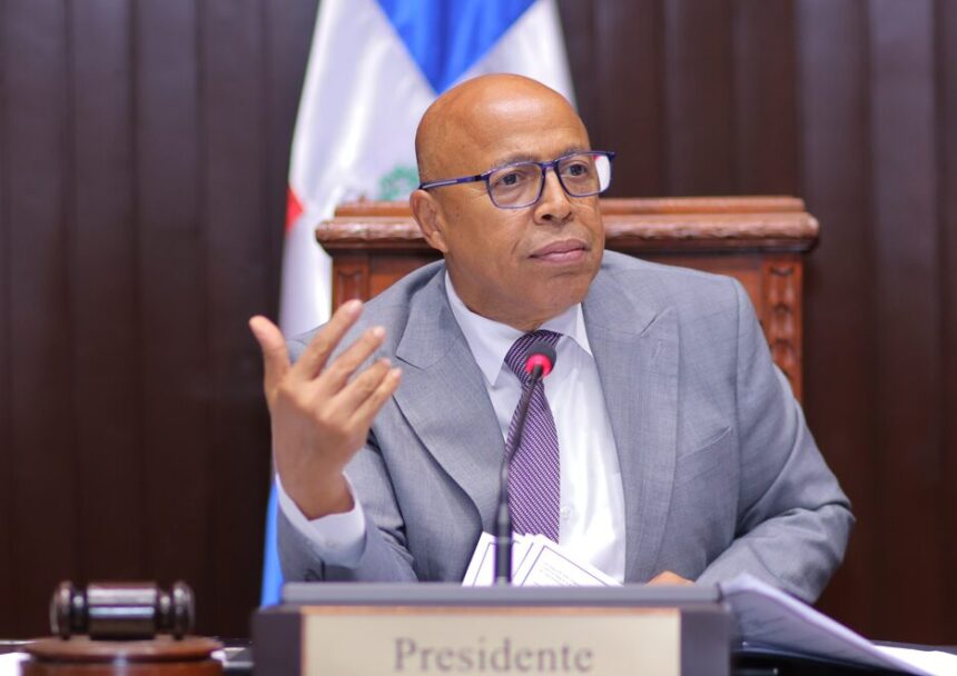 El presidente de la Cámara de Diputados y diputado de la República.