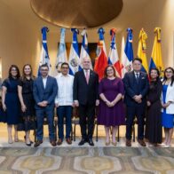 Representantes de bancos y seguros.