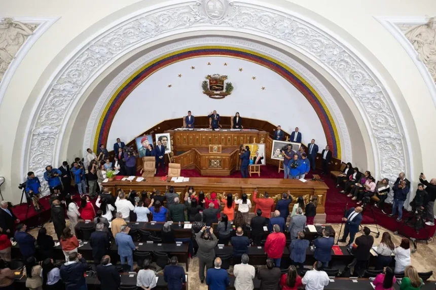 Venezuela abre la puerta a la inversión privada en el sector eléctrico tras años de control estatal
