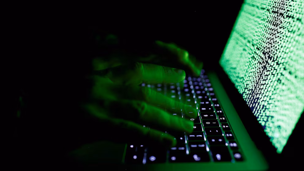 Google y el FBI detectan grupo de ciberdelincuentes que envían a falsos trabajadores para robar información