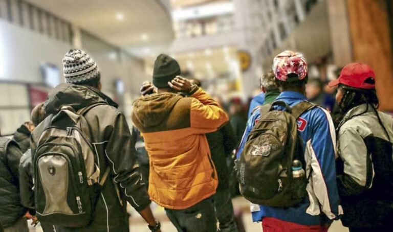 Ubican a 33 de los menores haitianos en Chile y la policía defiende el proceso de ingreso