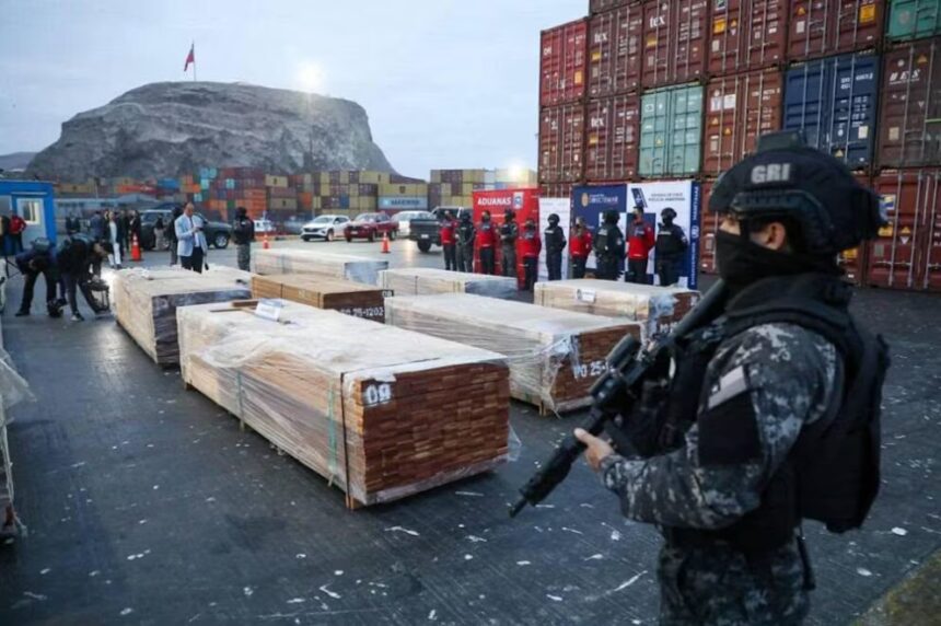 Chile decomisó más de 100 toneladas de droga oculta en cargamentos de madera boliviana
