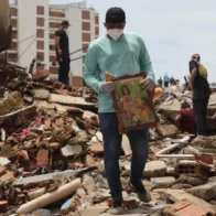 El silencio invade La Guaira en busca de vida tras los terremotos