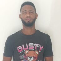 Policía apresa hombre acusado de robo en Laguna Salada