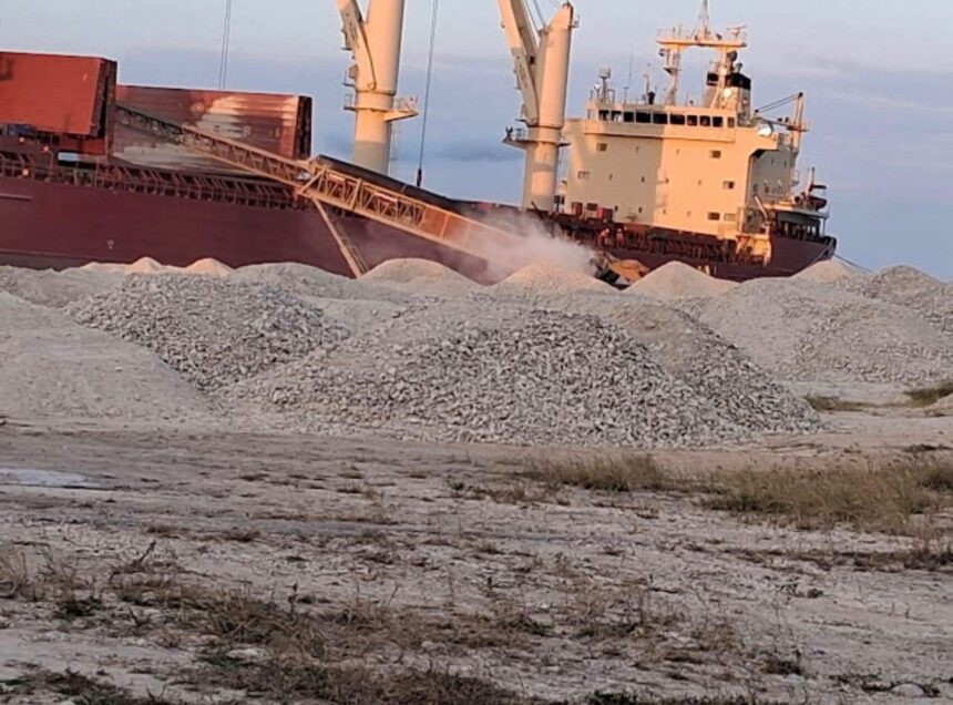 Coalición ambiental exige detener extracción ilegal de agregados en la región Sur