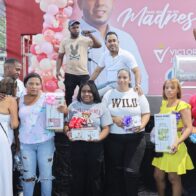 Entre mariachis y regalos, regidor Víctor Jiménez homenaje a las madres de Los Alcarrizos