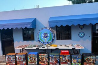 DINTEL ocupa armas, presunta cocaína, tragamonedas y dinero en efectivo durante operativos en Santo Domingo Norte
