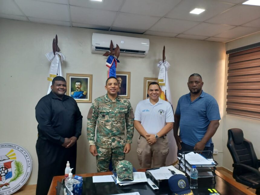 Policía Nacional y Escuela Vocacional unen esfuerzos para capacitar a jóvenes en La Romana