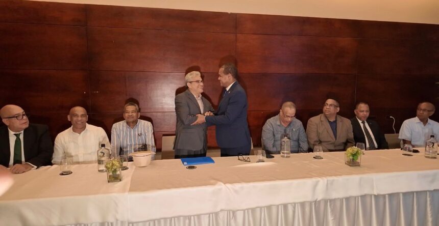 Ángel Pimentel oficializa respaldo a Radhamés Silverio para la Rectoría de la UASD
