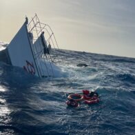 Armada Dominicana rescata a dos personas tras naufragio de la embarcación proveniente de Islas Turcas y Caicos