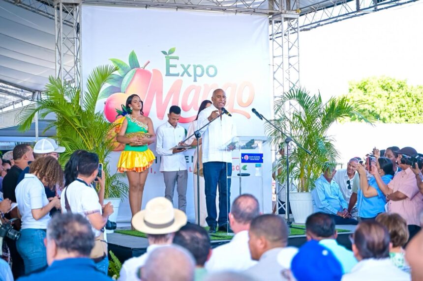 El senador de la provincia Peravia, Julito Fulcar.