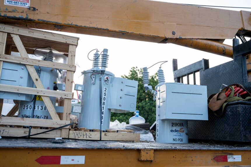 Edesur refuerza suministro eléctrico en Azua con instalación de tres nuevos transformadores