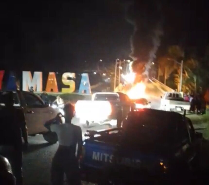 Protestan en Yamasá por prolongado apagón que afecta a decenas de familias