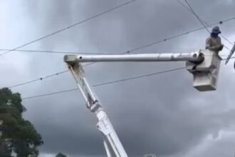 Inician instalación de nuevas luminarias en comunidades de Las Lagunas, Azua