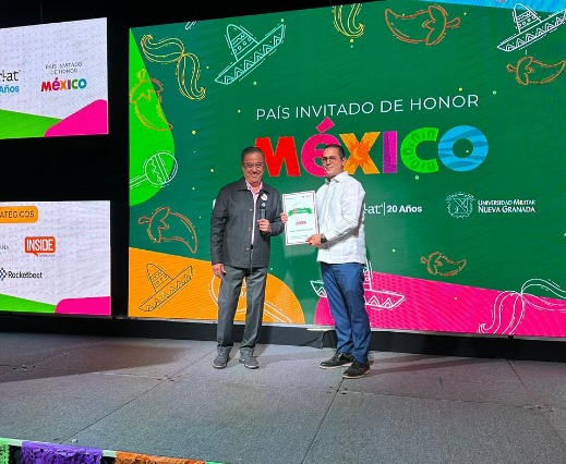 Fahd Jacobo recibe en Bogotá reconocimiento internacional por sus aportes a la transformación digital
