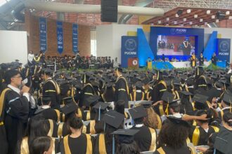 PUCMM gradúa a 1,149 profesionales y les insta a defender la dignidad humana en la era de la inteligencia artificial