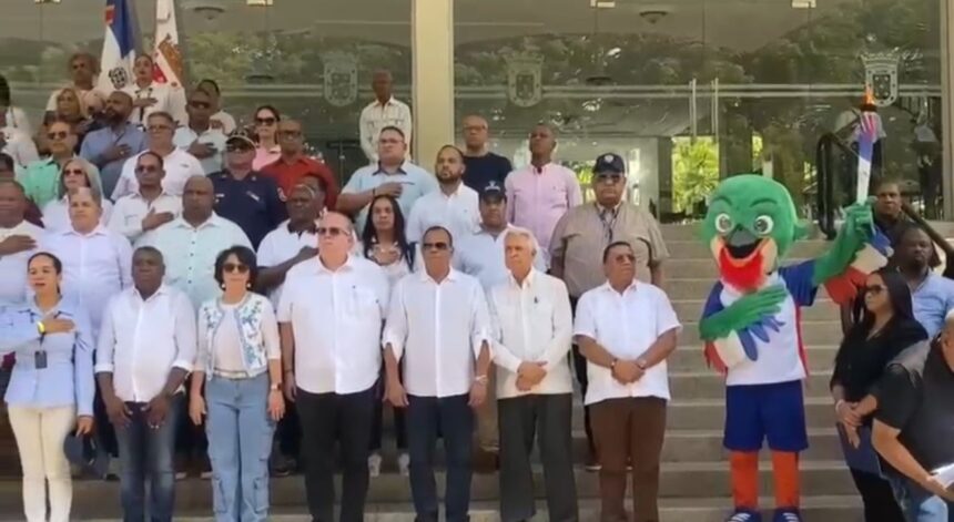 Ulises Rodríguez recibe en Santiago la Antorcha de los Juegos Centroamericanos y del Caribe 2026