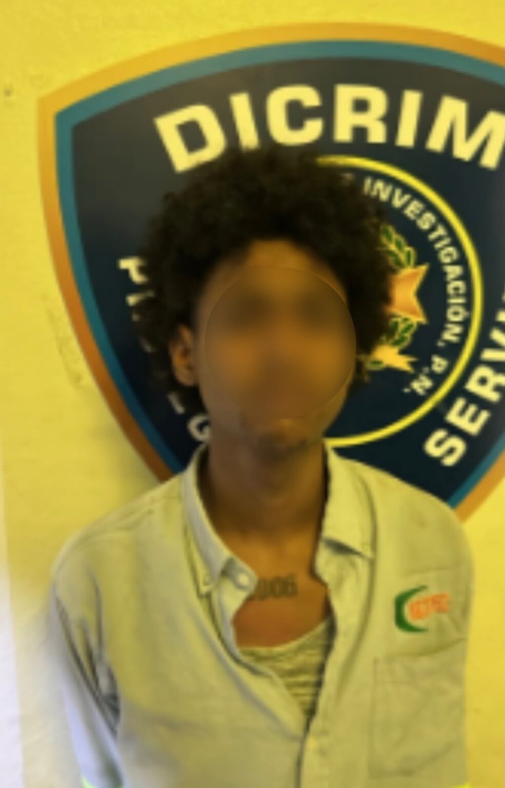 *Policía Nacional apresa hombre por intentar cambiar cheque falso en La Vega* La Vega, R.D.– Fue apresado el nombrado Brailyn Bianel Amonte Laureano, de 19 años, luego de ser detenido por miembros de la Policía Nacional cuando intentaba realizar una transacción con un cheque falso en una entidad bancaria de esta ciudad. De acuerdo con el informe policial, el detenido se presentó a una oficina bancaria con un cheque por la suma de RD$22,280.00, detectándose irregularidades en dicho documento, por lo que fue retenido y posteriormente entregado a las autoridades actuantes. Tras su detención, fue trasladado a la Subdirección Regional de Investigaciones (DICRIM), donde se realizan las diligencias correspondientes para el esclarecimiento del caso.