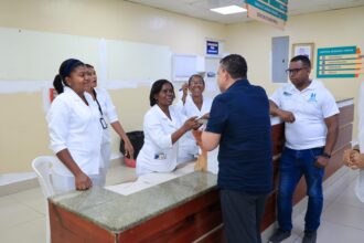 Director del SNS interviene Hospital Taiwán en Azua; entidad asume funciones operativas