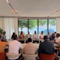 Senador Pedro Tineo fortalece el diálogo con comunicadores para impulsar soluciones en Monte Plata