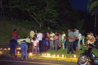 Comunitarios de El Catey y La Majagua realizan encendido de velas en rechazo a planta de valorización